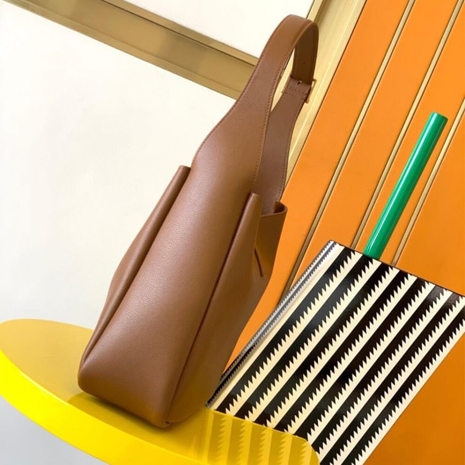 ysl le 5 À 7 S*pple small in grained leather